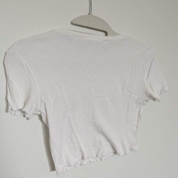 White and black crop top (2 items) - Picture 4 of 9